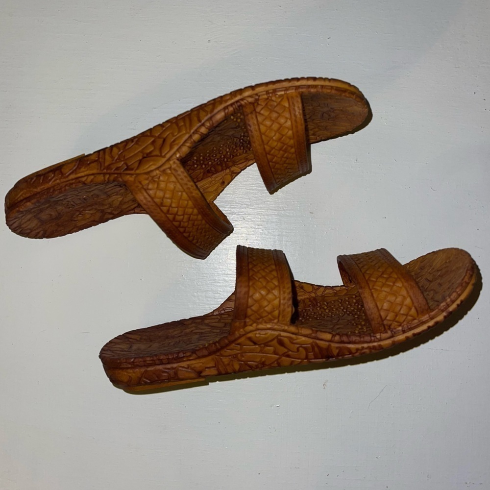 Sandals NWOT - Picture 2 of 4